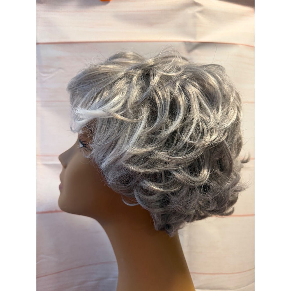 Silver pixie wig - Picture 2 of 4